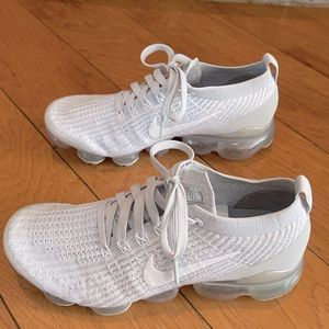 Nike Air VaporMax Flyknit Shoes, Women’s size 8.5, White, Excellent Condition